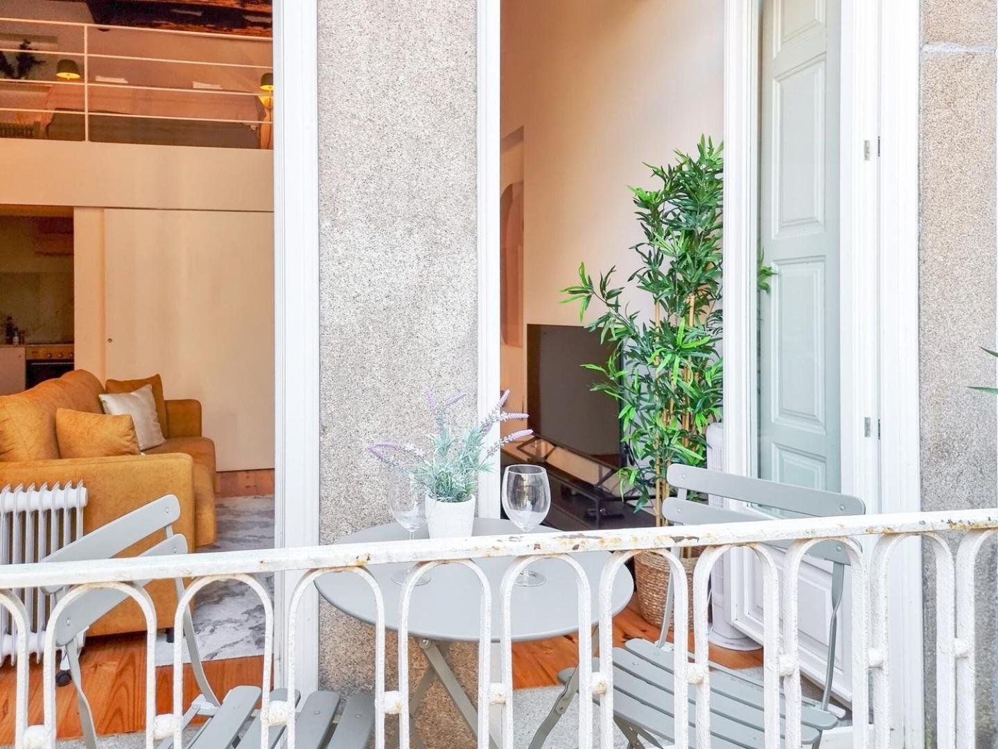 Loft With Balcony On City's Important Street Oporto