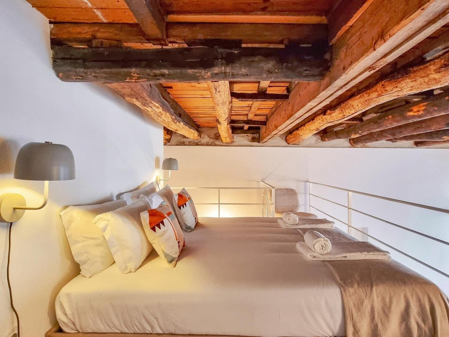 Loft With Balcony On City's Important Street Oporto