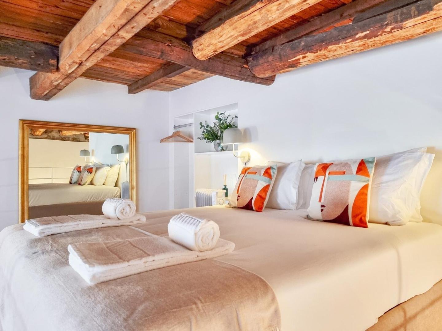 Tente de luxe Loft With Balcony On City's Important Street *